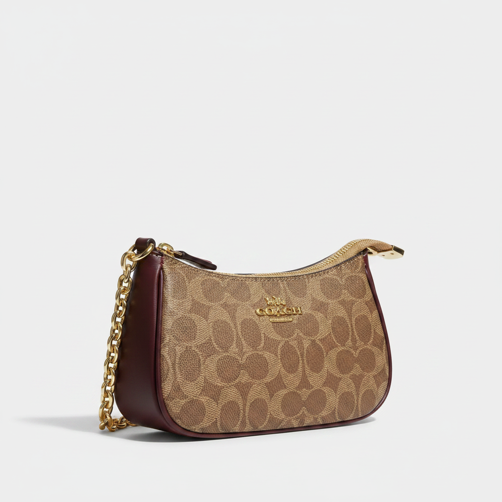 Coach Teri - 45 Angle